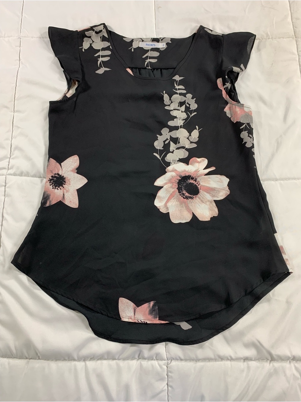 Pre loved RICKI’S shirt womens size 6